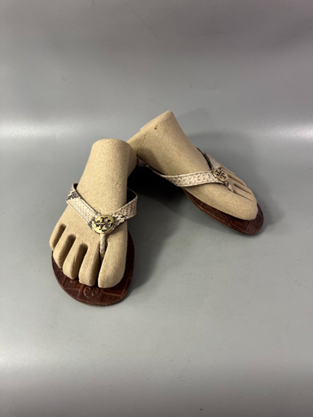 Tory Burch Flip Flops Thong Sandals Reptile Print Logo Hardware, Size 8